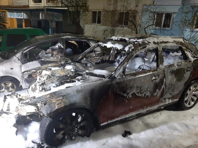 /FOTO/VIDEO/ Trei automobile din municipiul Bălți au ars în această noapte