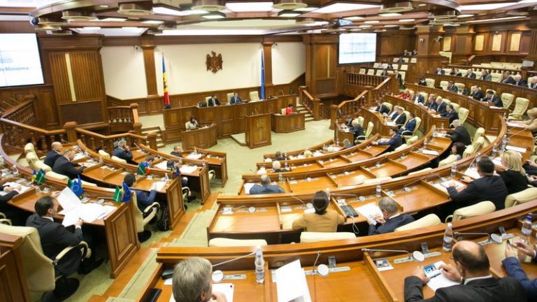 COVID-19 a ajuns și în Parlament. Toți deputații vor fi testați la coronavirus
