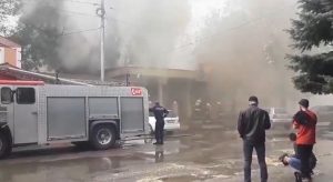 Un local din Bălți a fost cuprins de flăcări