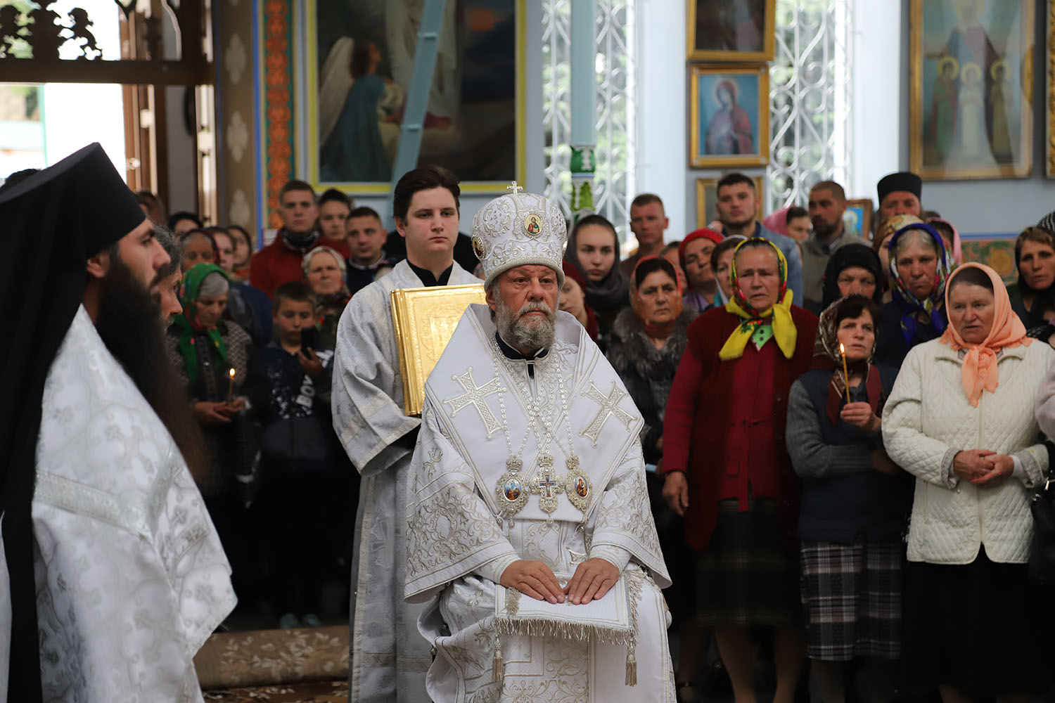 /FOTO/ Slujbă cu încălcări grave surprinsă la mănăstirea Japca din raionul Florești