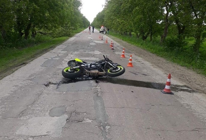/FOTO/ Alt accident de motocicletă. Un tânăr din raionul Briceni a murit în drum spre spital