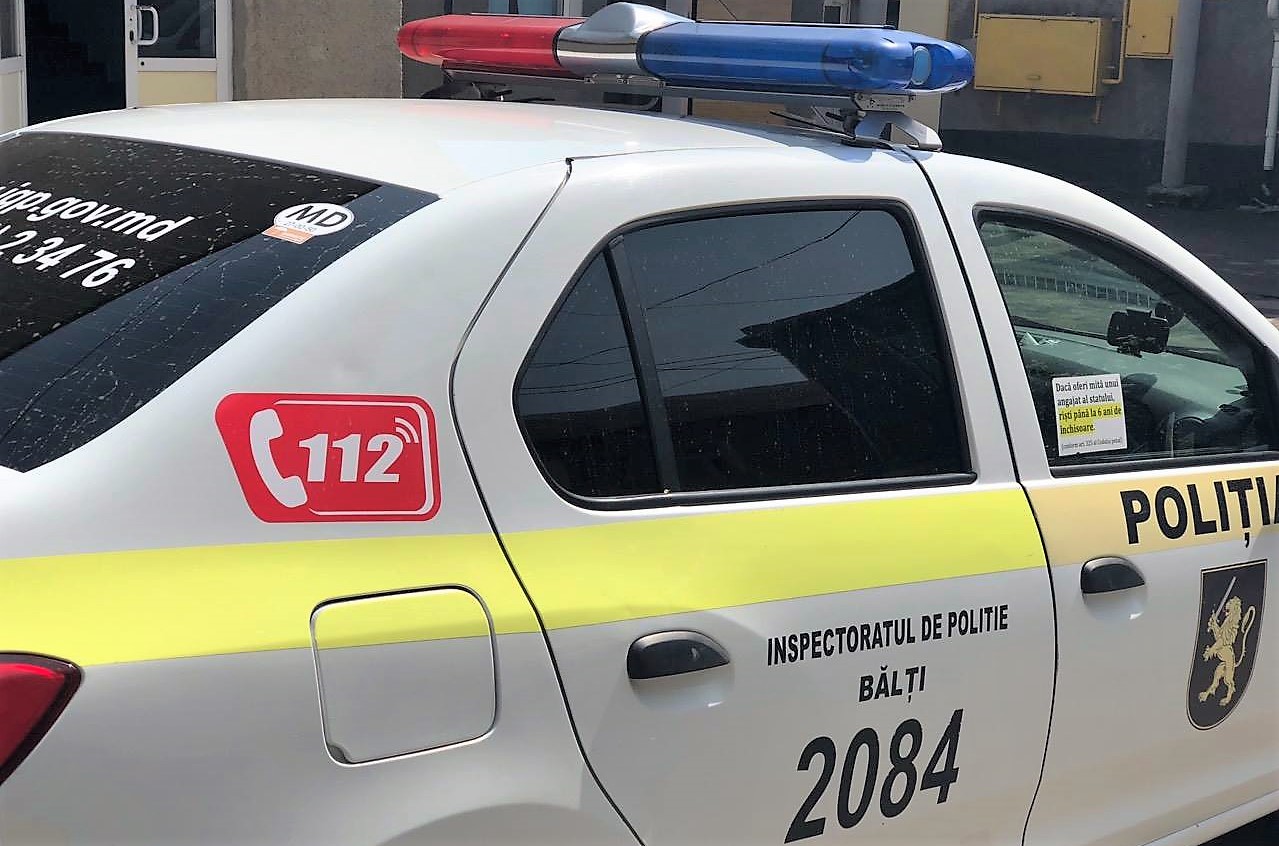 Poliția a reținut o persoană care a incendiat un automobil și mai multe tomberoane din Bălți