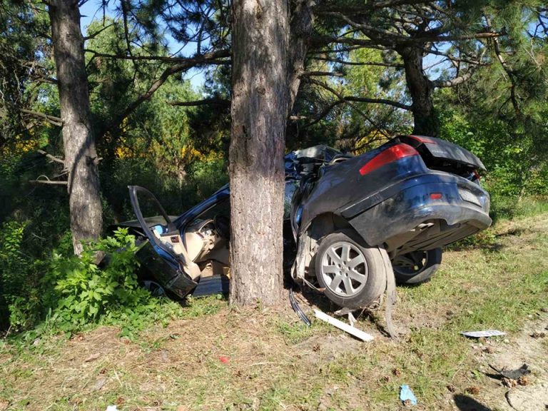 /FOTO/ Accident matinal în raionul Râșcani. Conducătorul auto a ajuns la spital
