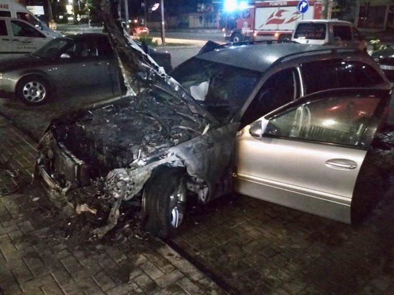 /FOTO/ Un alt automobil a fost cuprins de flăcări la Bălți