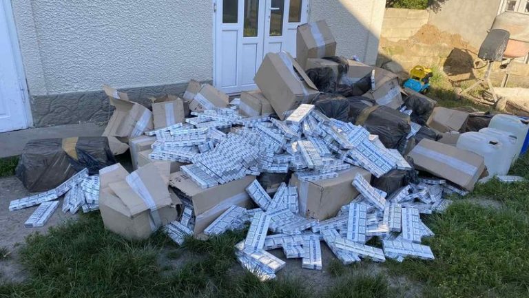 /VIDEO/ Peste 400 mii de țigarete introduse ilegal în țară au fost desoperite la un bărbat din raionul Briceni