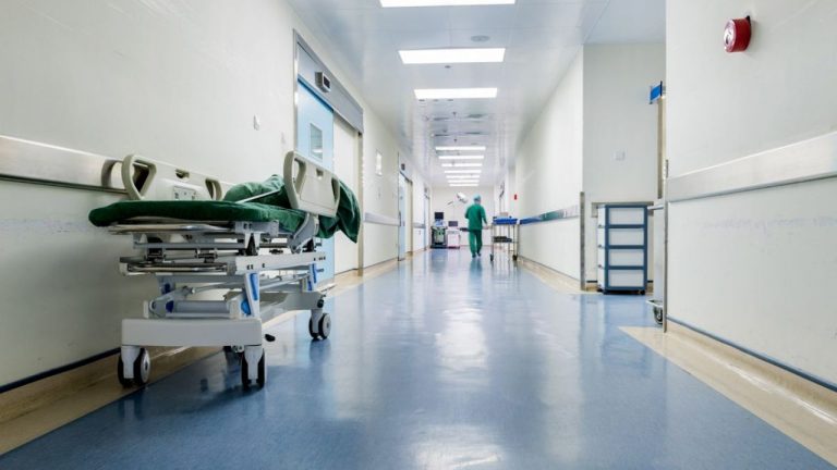 Urmașii personalului medical răpus de virus vor primi indemnizații de la stat