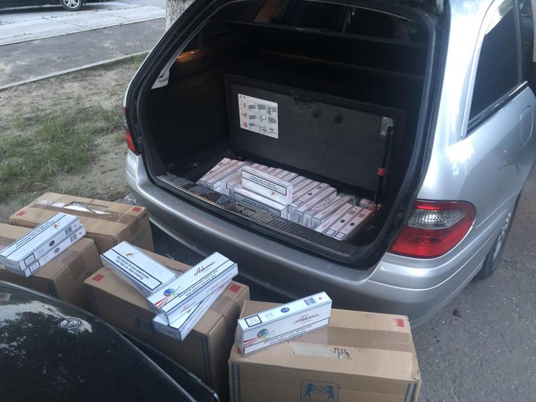 Zeci de mii de țigarete depistate într-un automobil de pe traseul Chișinău – Bălți