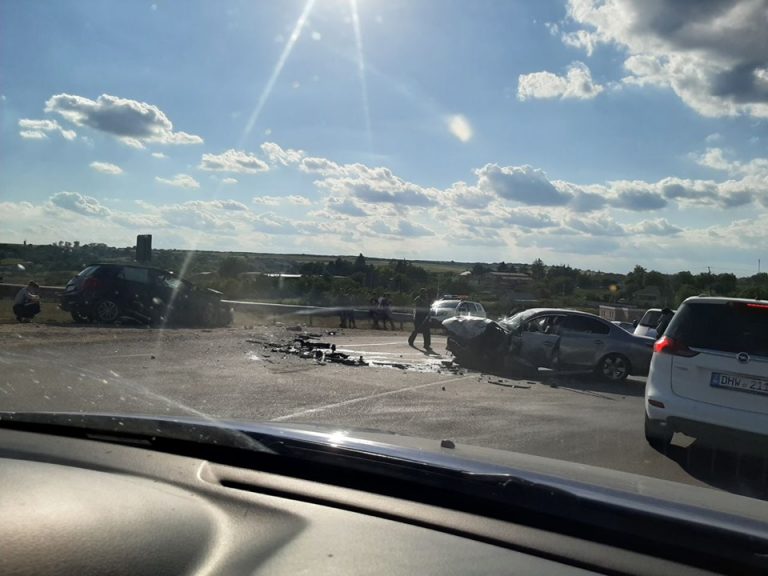 /VIDEO/ Accident violent pe traseul Bălți – Râșcani. O persoană a ajuns la spital