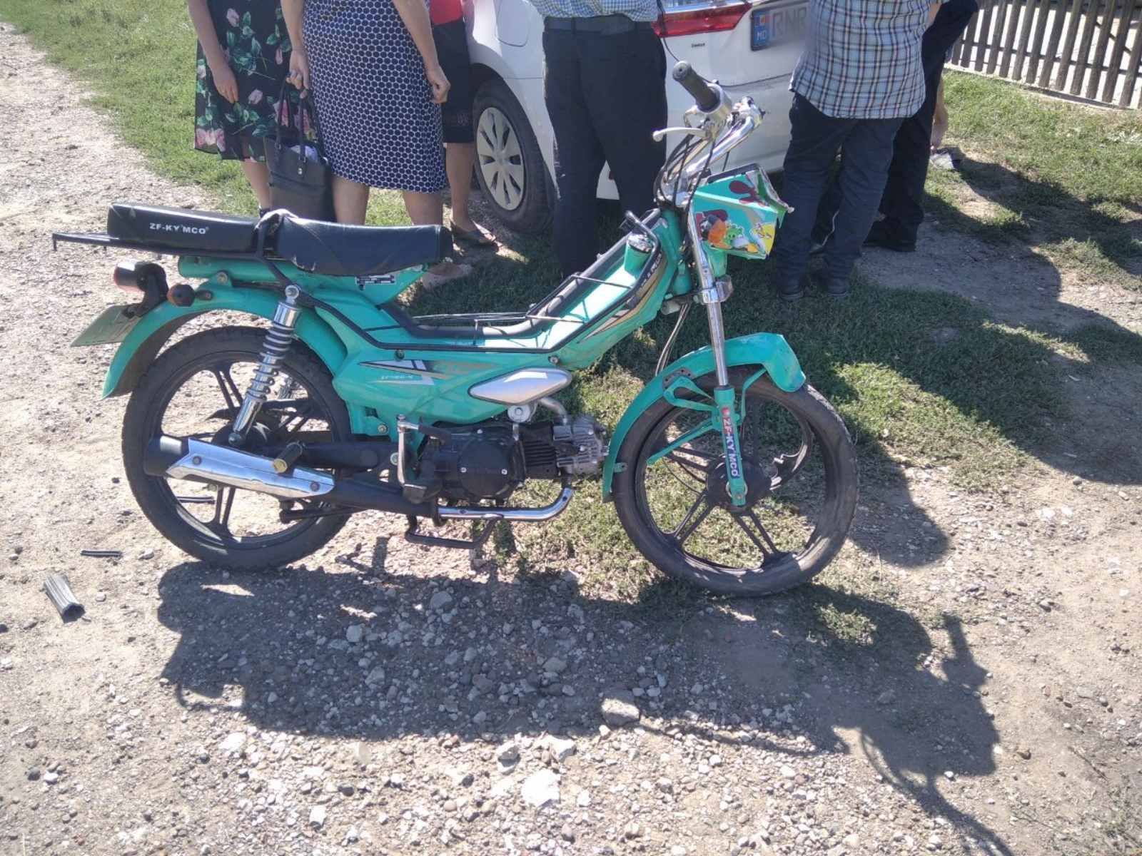 Un tânăr din raionul Soroca a ajuns la spital după ce s-a tamponat cu motocicleta într-un automobil parcat regulamentar