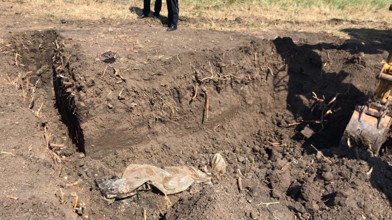O femeie din raionul Sângerei dată dispărută acum șase luni, găsită ucisă și îngropată chiar de soțul ei
