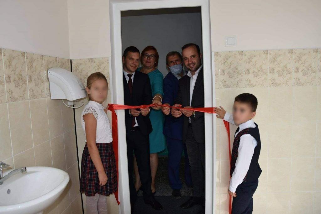 Toaletă inaugurată cu mare fast pe timp de pandemie în satul Hiliuți din raionul Râșcani