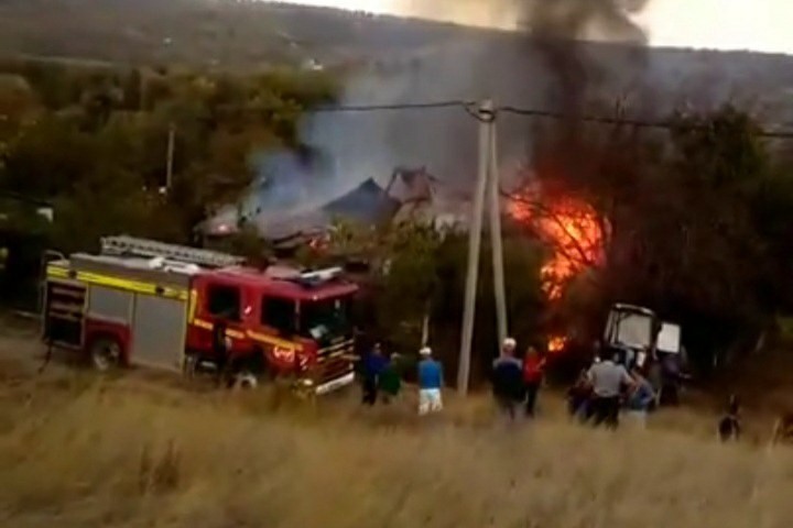 O casă din raionul Soroca a fost cuprinsă de flăcări