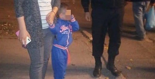 Copil de trei ani lăsat fără supraveghere găsit de carabineri pe o stradă din Bălți