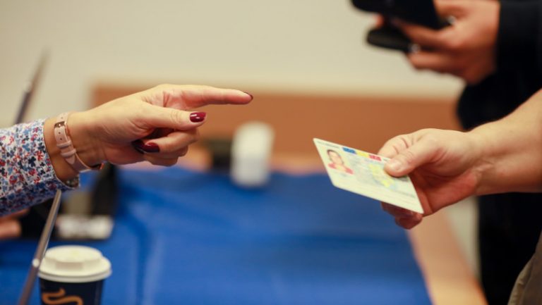 Vezi câți tineri vor putea merge pentru prima dată la vot în acest an