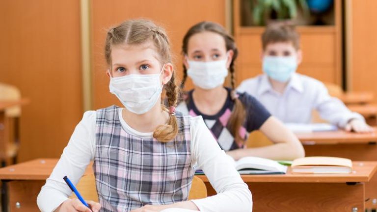 Certificatele medicale nu mai sunt obligatorii dacă copilul lipsește mai mult de trei zile de la școală sau grădiniță