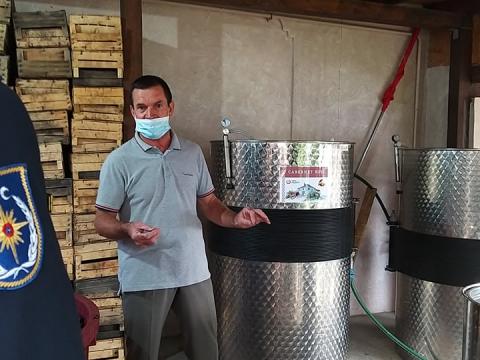 /VIDEO/ IGSU a lansat campania de prevenire a intoxicațiilor cu dioxid de carbon în urma procesului de fermentare a vinului