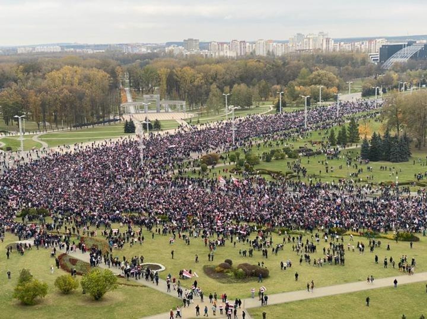 Минск 10 дней. Минск марш 2020. Марш протеста в Минске 25 октября. Протесты Минск с высоты. 100 Тысяч человек фото.