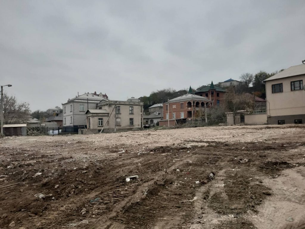 La Otaci au finalizat lucrările de evacuare a deșeurilor după demolarea blocului avariat