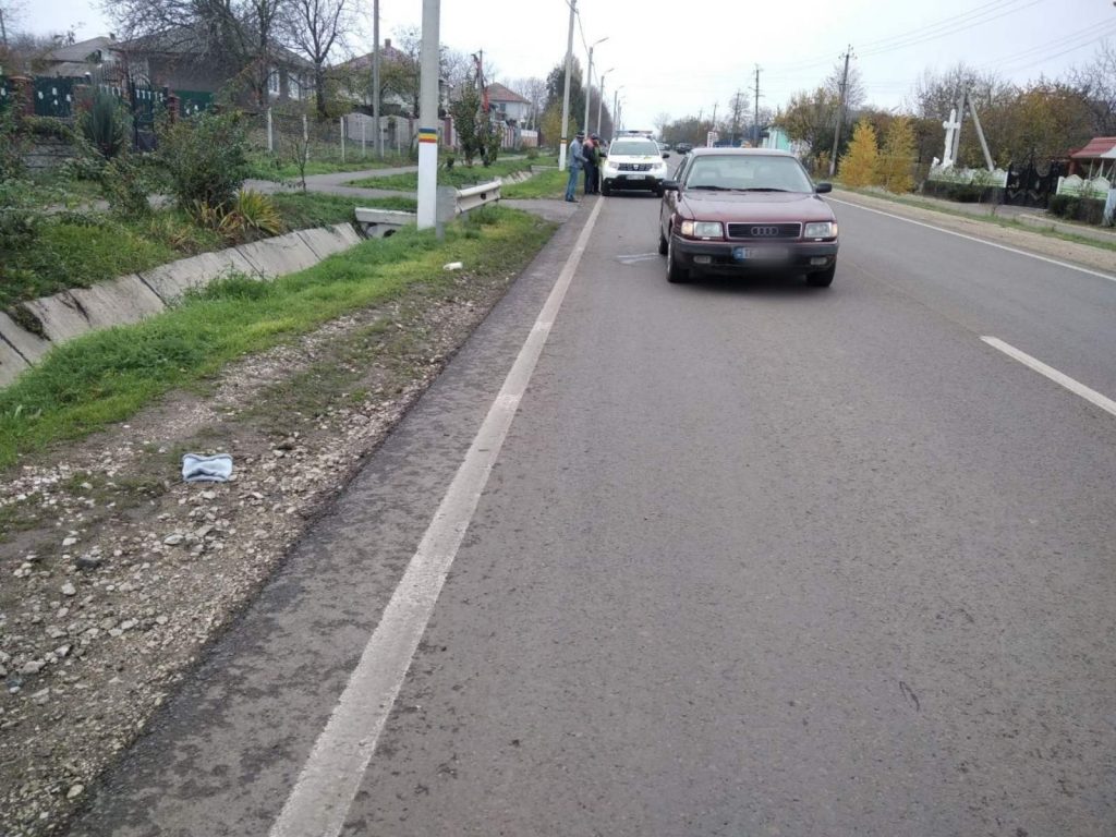 O fetiță de zece ani din raionul Soroca ajuns la spital, după ce a fost lovită de o mașină