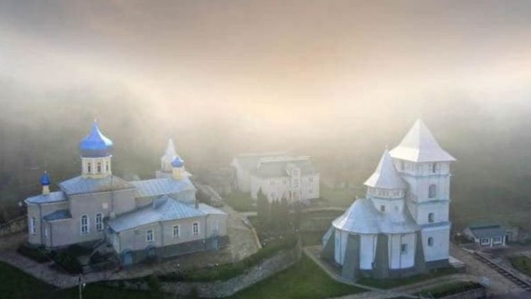 Drumul spre mănăstirea din satul Călărășeuca, raionul Ocnița, va fi mai accesibil pentru vizitatorii lăcașului