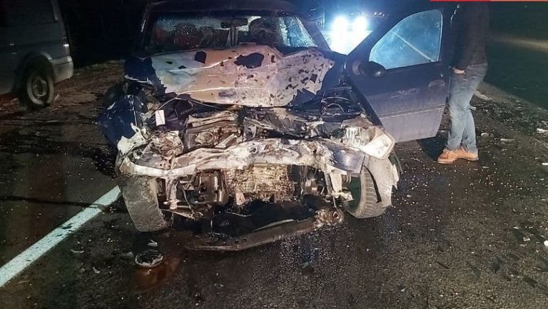 Accident grav în raionul Râșcani. Două automobile au fost avariate, după ce o șoferiță a pierdut controlul volanului și a ieșit pe contrasens