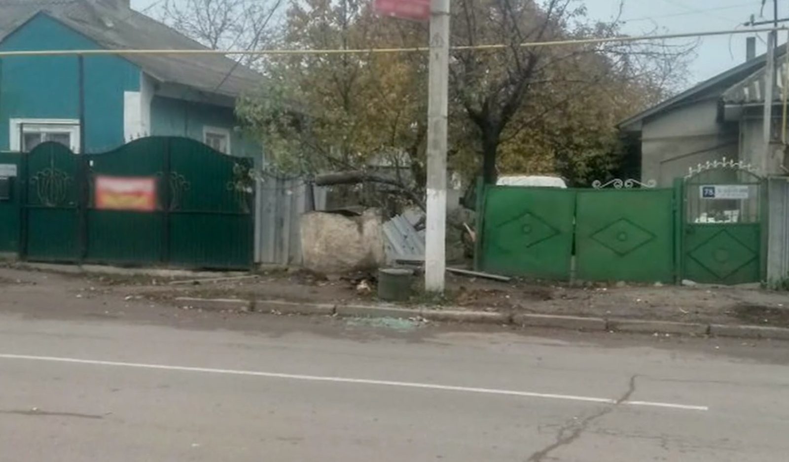 Un tânăr din Bălți s-a izbit cu mașina într-un gard, apoi într-o fântână