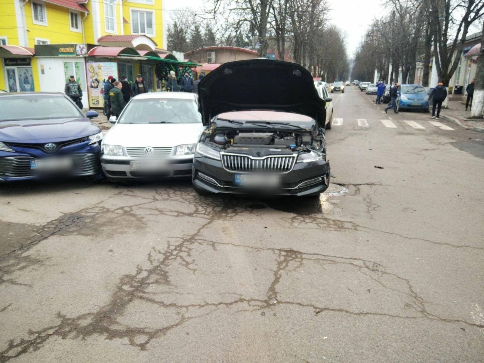 /FOTO/ Carambol pe o stradă din Soroca, mai multe mașini au fost avariate. Explicațiile oamenilor legii