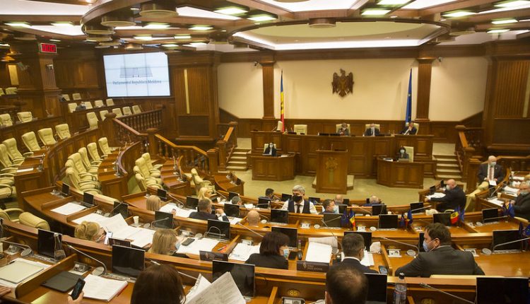 Legea miliardului a fost anulată de către deputații PSRM și Pentru Moldova