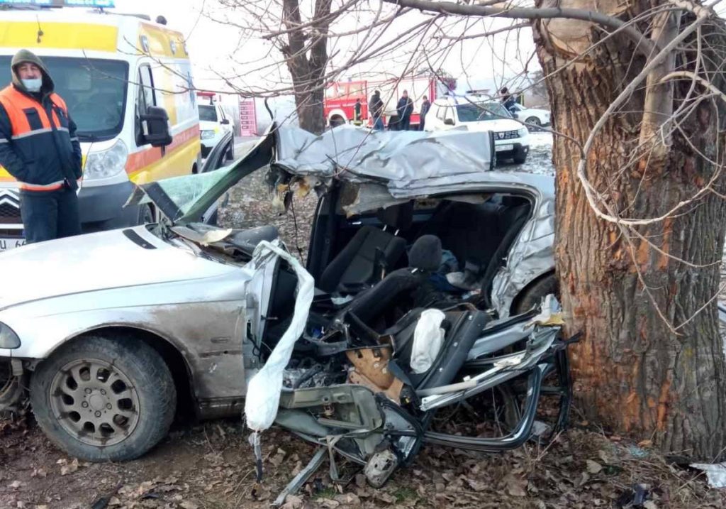 /FOTO/ Grav accident în raionul Sângerei. O persoană a murit, iar altele două au ajuns la spital