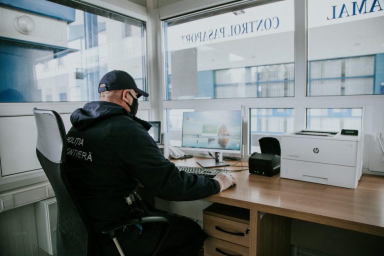 Un bărbat din raionul Drochia s-a ales cu un proces verbal la frontieră pentru un permis de conducere fals și a fost nevoit să facă cale întoarsă