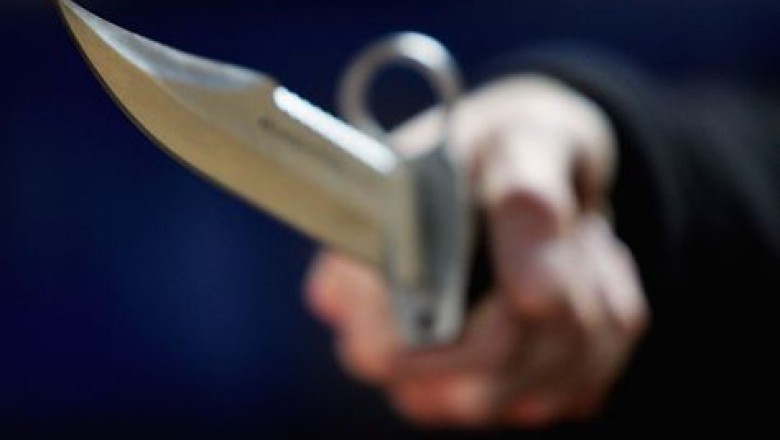 Un bărbat din raionul Dondușeni a ajuns la spital, după ce a fost înjunghiat cu un cuțit de un consătean