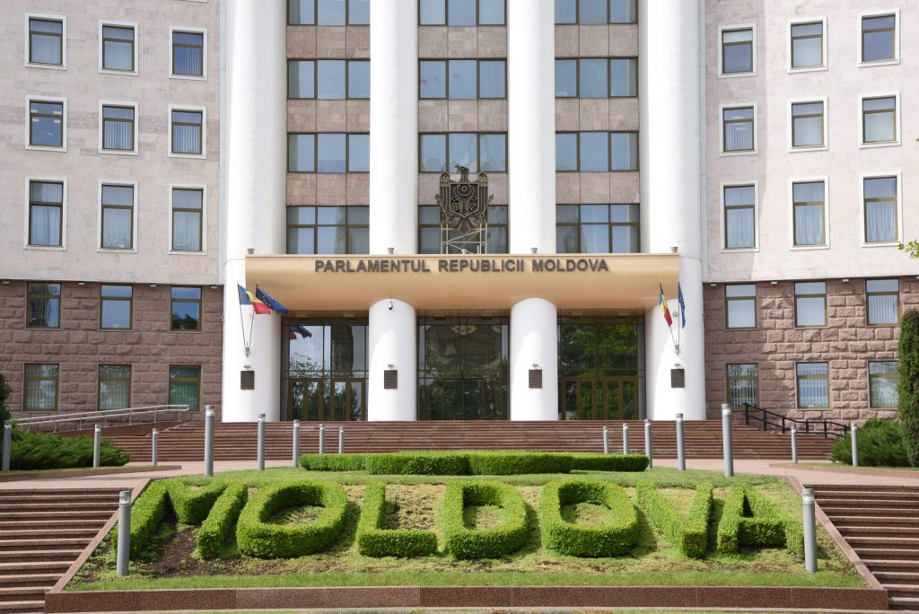Deputații revin din concediu și își reiau activitatea legislativă