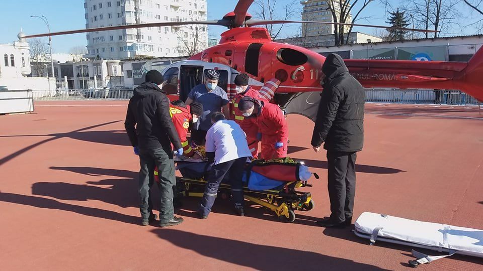 Intervenție SMURD la Ocnița. Femeie de 82 ani, transportată cu elicopterul la Chișinău