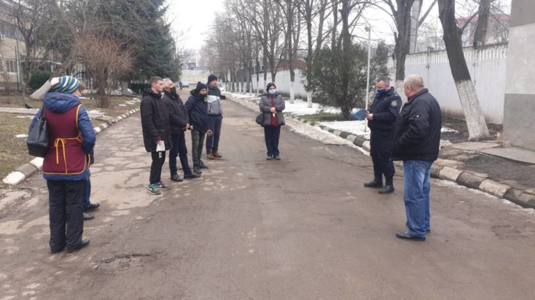 Polițiștii din Bălți îndeamnă cetățenii să respecte măsurile de protecție împotriva infectării coronavirusului