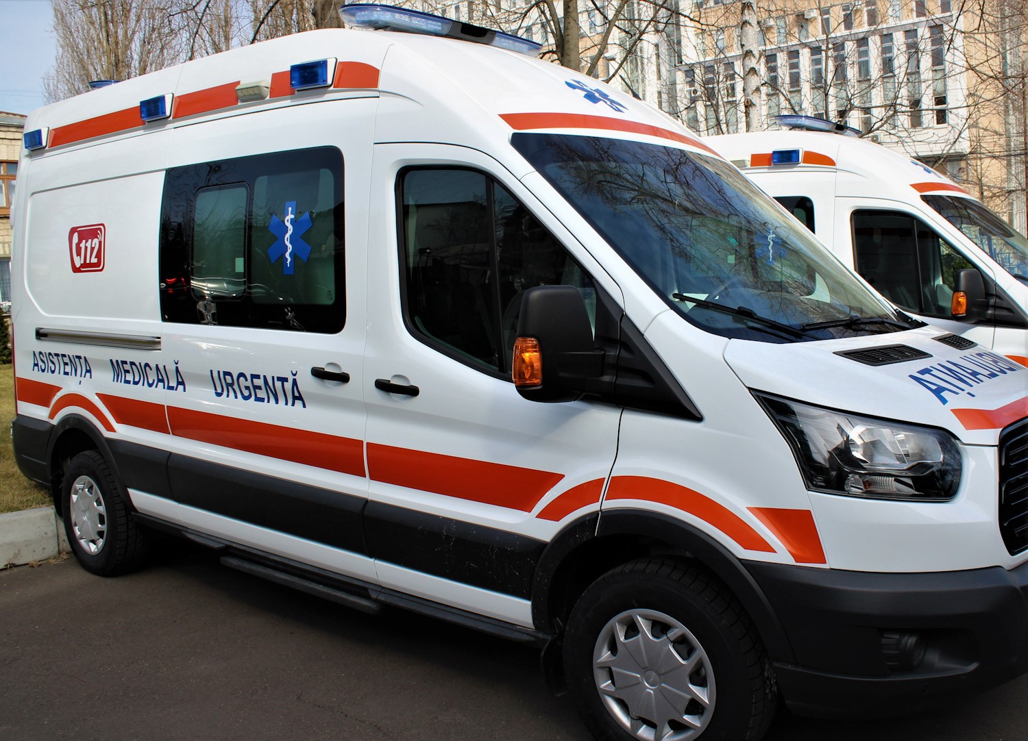 Opt instituții medicale din nordul țării au primit ambulanțe noi de tip B