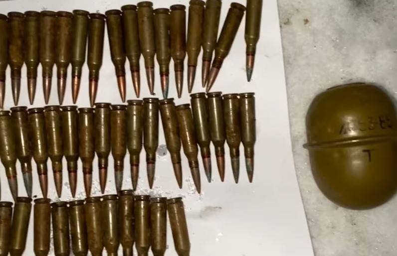 Un bărbat din Bălți riscă până la trei ani de pușcărie pentru comercializarea ilegală a armelor și munițiilor