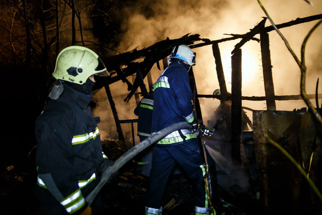 /VIDEO/ Incendiu puternic la Bălți. Pompierii au luptat mai bine de trei ore cu flăcările