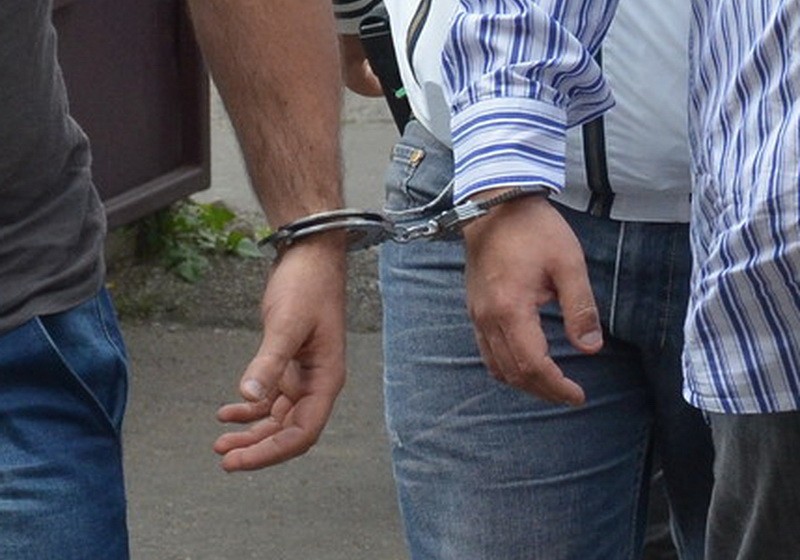 Doi tineri din Bălți riscă șapte ani de închisoare pentru comiterea unui jaf stradal
