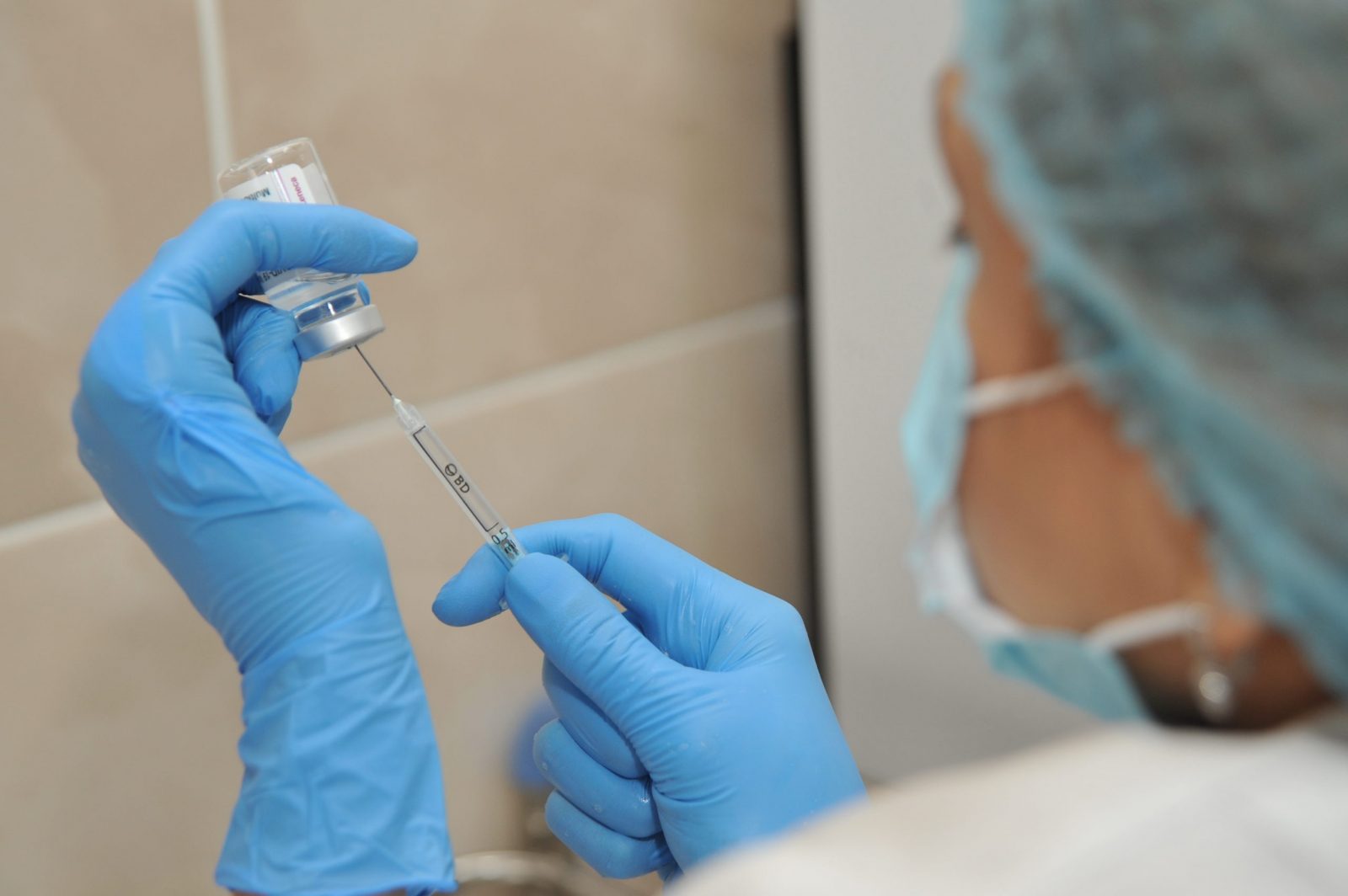 Patru cadre medicale testate pozitiv la COVID-19, după ce au fost vaccinate cu AstraZeneca