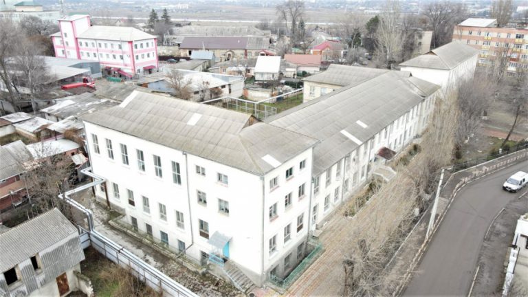 La Liceul Teoretic „Dimitrie Cantemir” din Bălți se efectuează lucrări de sporire a eficienței energetice