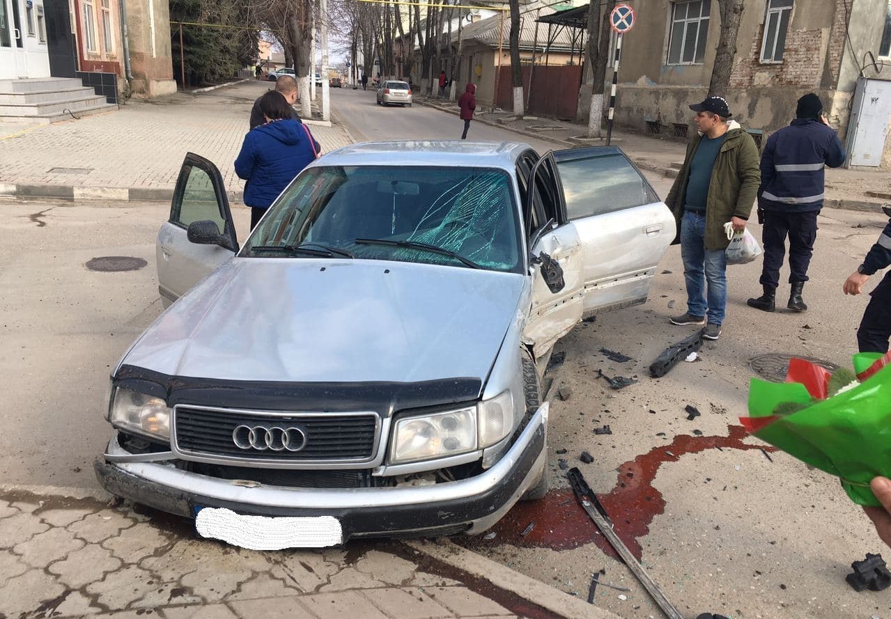 /FOTO/ Accident de 8 martie la Bălți. Vinovatul a fugit de la fața locului