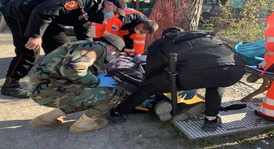 Un bărbat a fost ajutat de carabinieri, după ce fost găsit inconștient pe o stradă din orașul Bălți