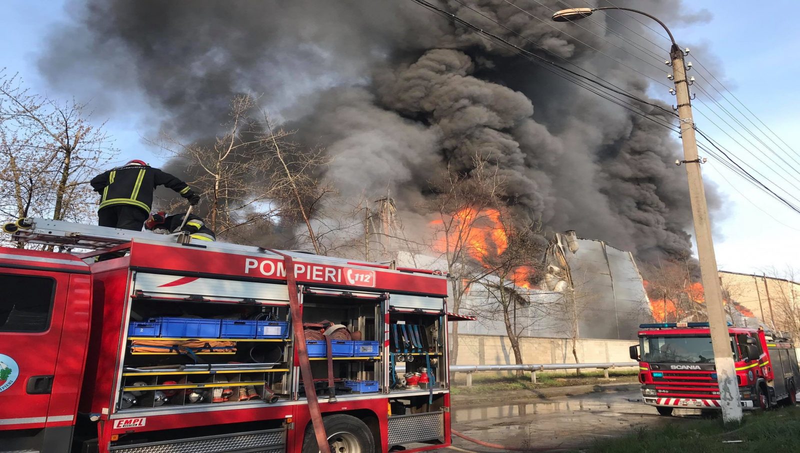 Incendiul de la depozitul de vopsea din Chișinău, lichidat după aproape 24 ore de la izbucnire