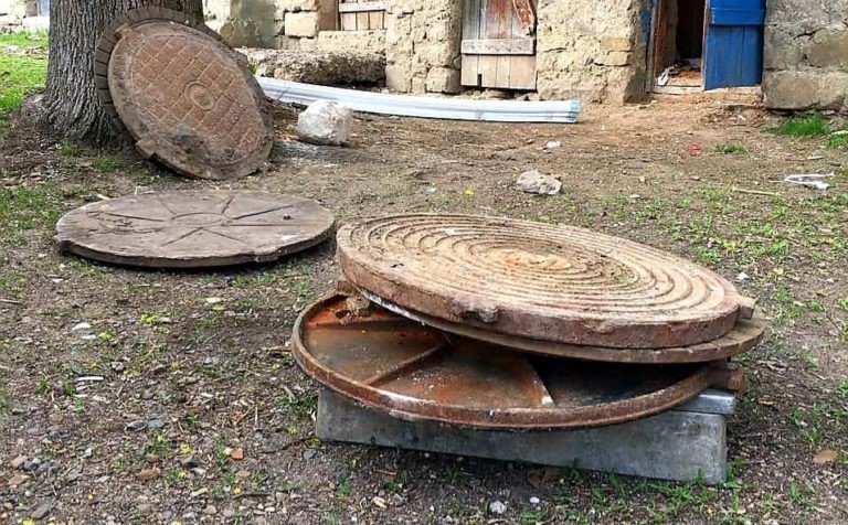 Doi bărbați din raionul Soroca au fost reținuți pentru furtul capacelor de canalizare