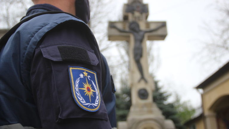 Pompierii vin cu recomandări pentru evitarea incendiilor în lăcașele sfinte în perioada sărbătorilor pascale