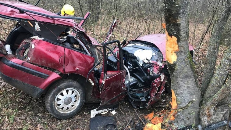 /FOTO/ Grav accident în raionul Ocnița. Două persoane au murit, iar alta a fost transportată la spital