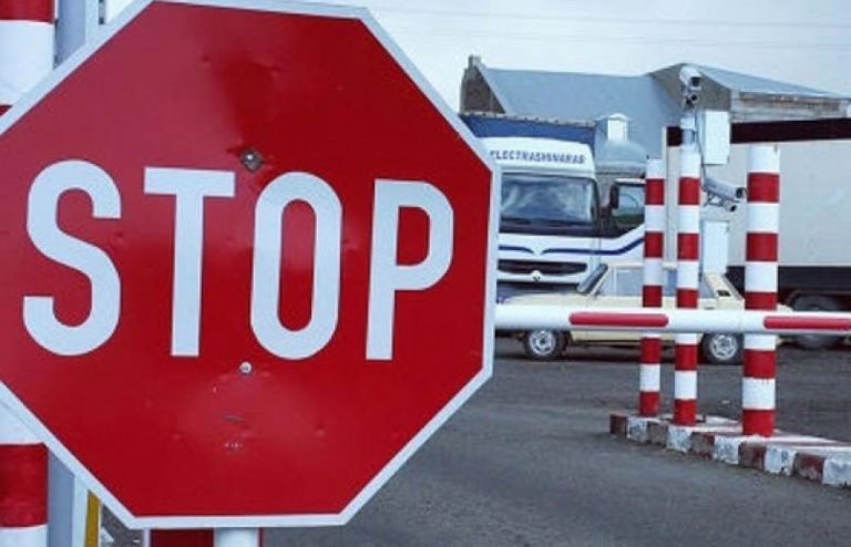 Un bărbat testat pozitiv la COVID-19 a stricat planurile altor 20 de persoane să ajungă în Polonia