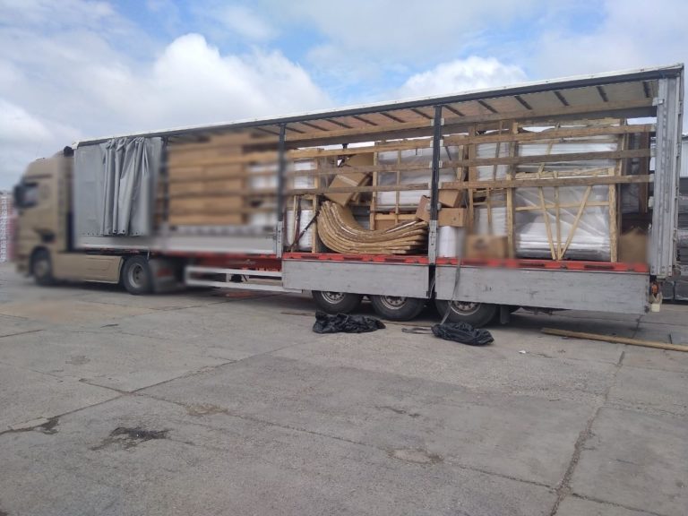 Un bărbat din raionul Drochia a fost reținut pentru trafic de persoane. Se întorcea din Turcia cu un camion, iar în remorcă avea doi minori fără acte de identitate