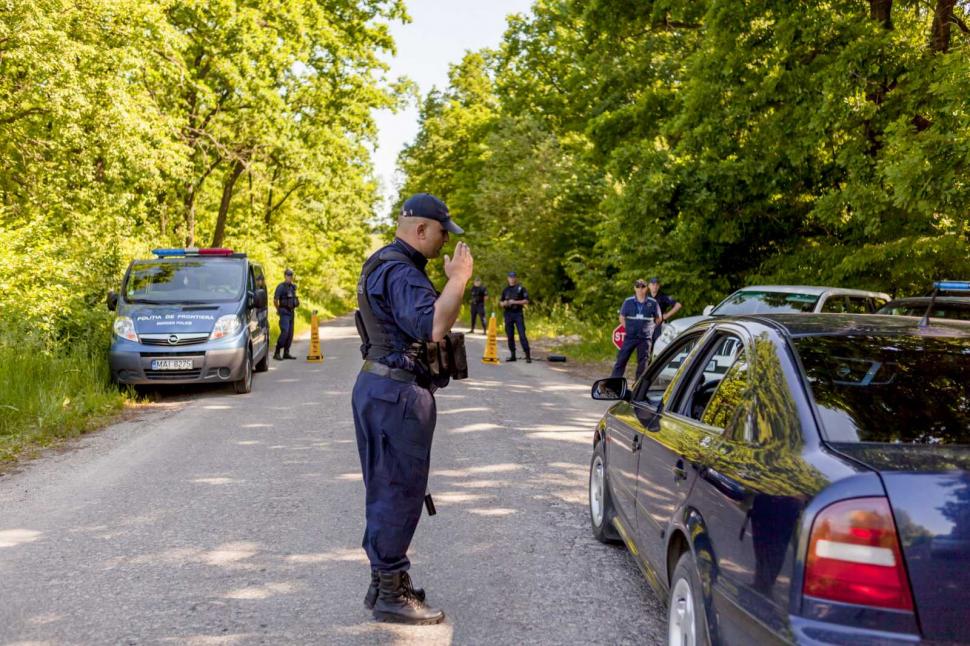 Un tânăr din Soroca și-a procurat mașina cu revizia tehnică și asigurarea auto false. Acum este documentat de către oamenii legii
