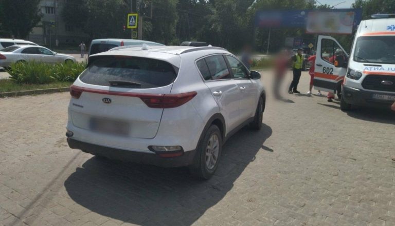 Un copil de 9 ani a ajuns la spital, după ce a fost lovit de o mașină la Bălți